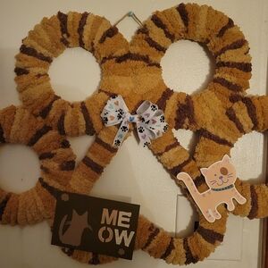 Striped Cat-Themed Wall Decor with Bow